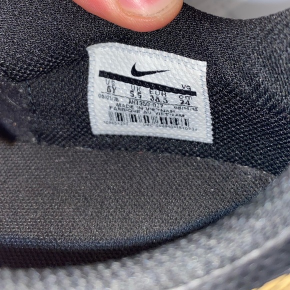 Black+ Gold Nike Cleats BRAND NEW - Picture 4 of 4